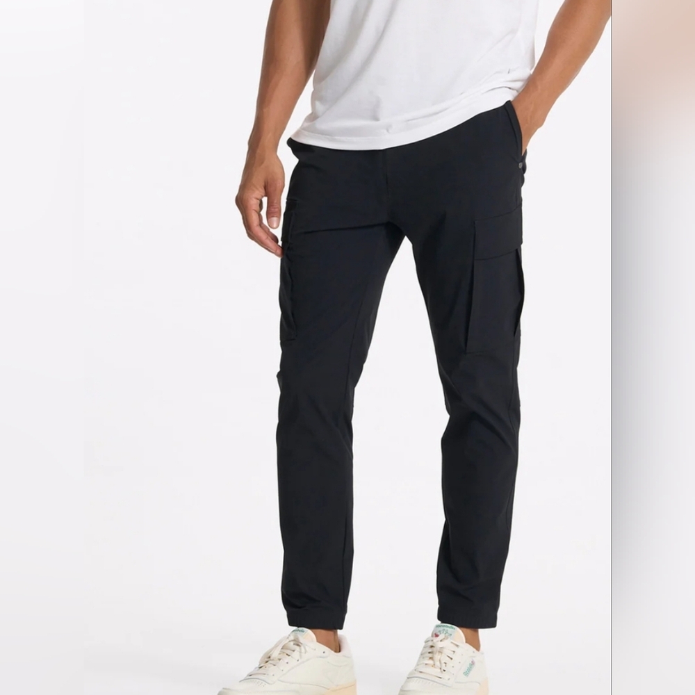 NWT Men’s Vuori Black “Meta Cargo Pant” size Waist 34" Length 29.5"